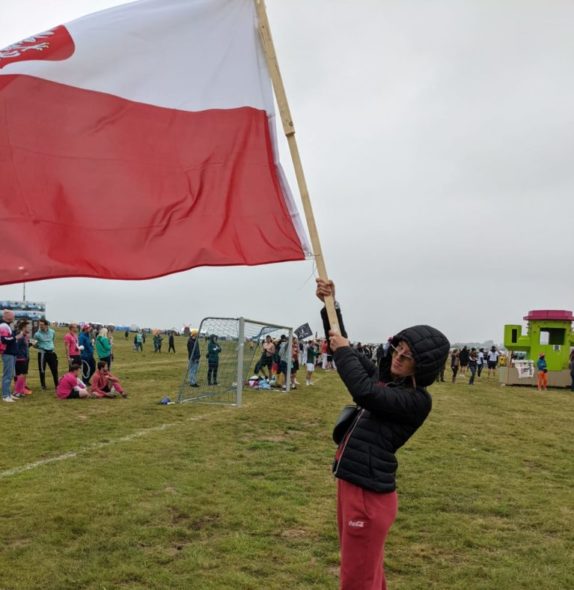 Waving Polish flag - Medimeisterschaften 
